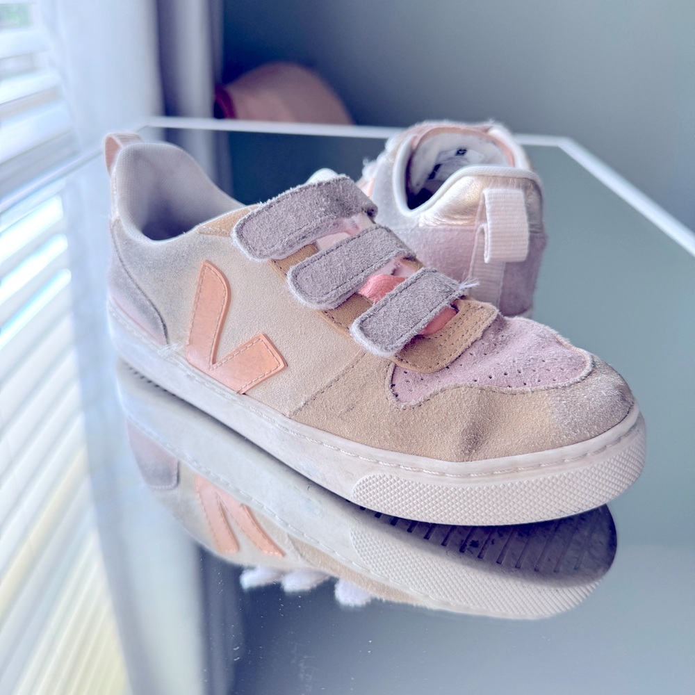 Veja - Kid's V-10 Sneakers in suede soft beige multi - size Little Girl 2.